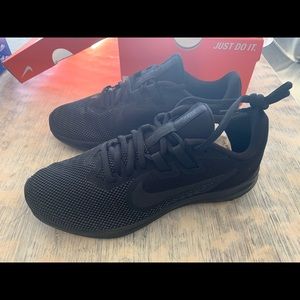 Womens Nike downshifted 9 wide